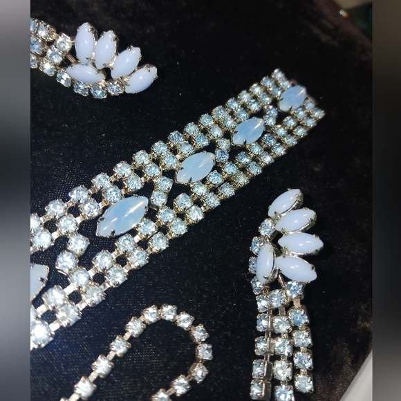 Vintage Parure Blue Milk Glass with Rhinestone Set Necklace Bracelet Ear… - Picture 12 of 15